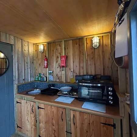 مكان تخييم Dark Skies Den